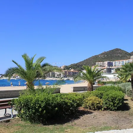 4 Personnes Pieds Dans L'eau * Ajaccio (Corsica)